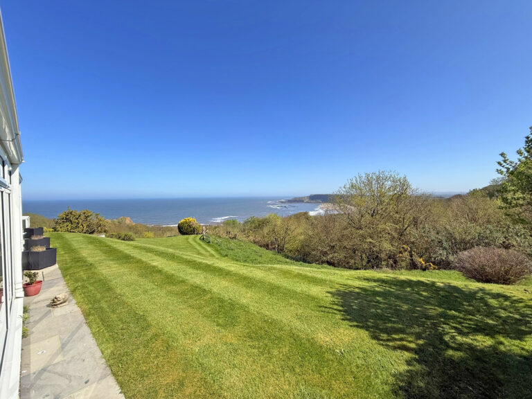 Knipe Point Drive, Scarborough