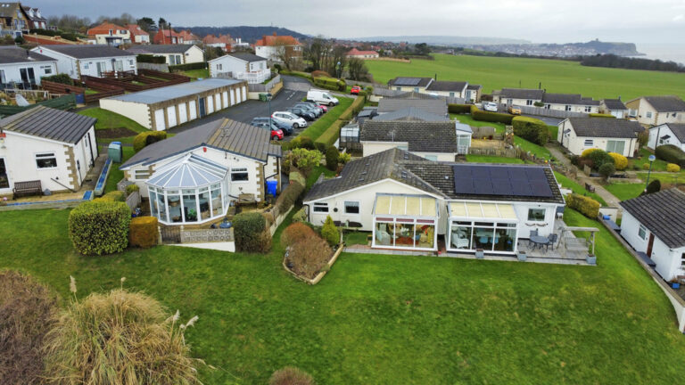 Knipe Point Drive, Scarborough